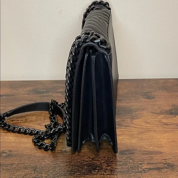 Aldo Elegant Black Quilted Crossbody Bag - Picture 5 of 14